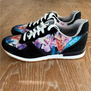 INKKAS Caladium Black Floral Tropical Print Women’s Jogger Sneakers Size 9